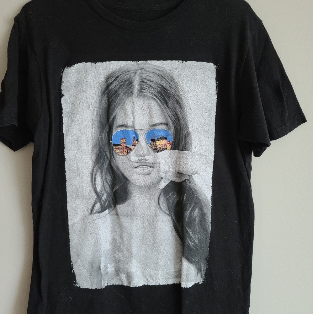 Girl with sunglasses black tee